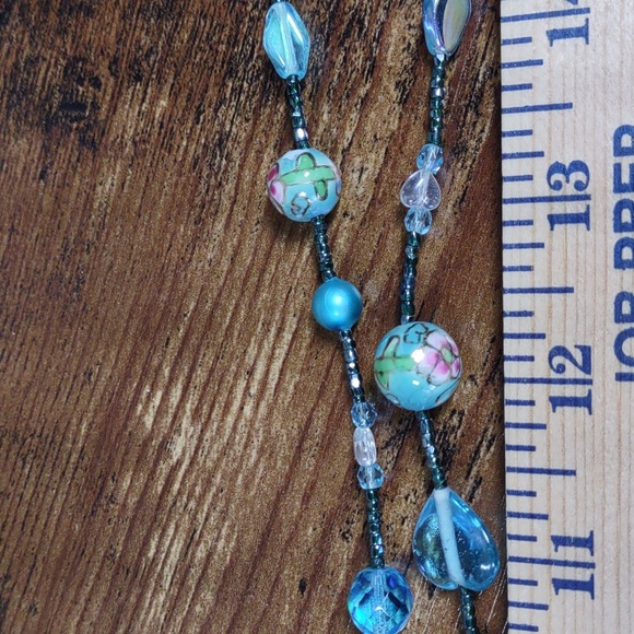 Three Ladies Glass Bead Necklace - Picture 10 of 12